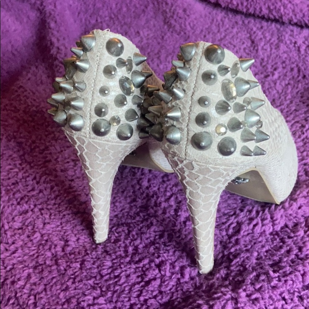 Heels - Picture 4 of 5